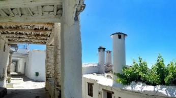 TINAO Y CHIMENEAS EN CAPILEIRA